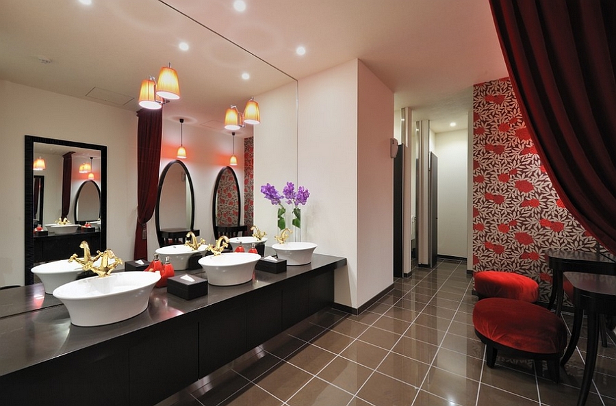 Креативна ванна кімната в середземноморському стилі (дизайн Better Bathrooms & Kitchens)