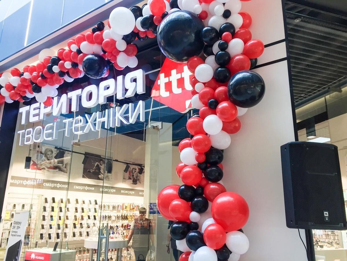 У столиці України відкрито новий Smart Plaza торговий центр, смартфонізіровать його із задоволенням взялася наша компанії і, в яскравий сонячний день, 21 квітня, грандіозно перерізала стрічку на відкритті нового магазину 147-го магазину компанії