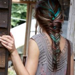 Використання кольорової крейди можливо на будь-якому типі волосся і формі плетіння