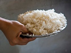 Правильно зварений рис на воді стає відмінним гарніром